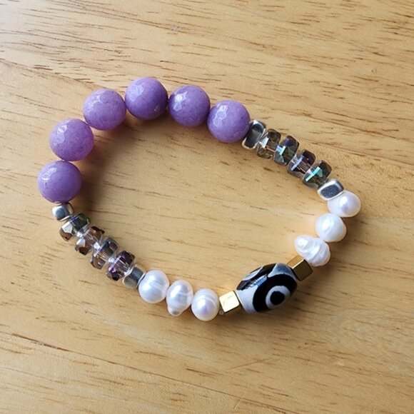 Elegant Purple and Pearl Beaded Bracelet - Picture 2 of 5